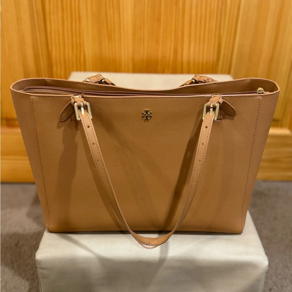 Tory Burch Caramel Leather Tote with Gold Logo - Picture 1 of 14